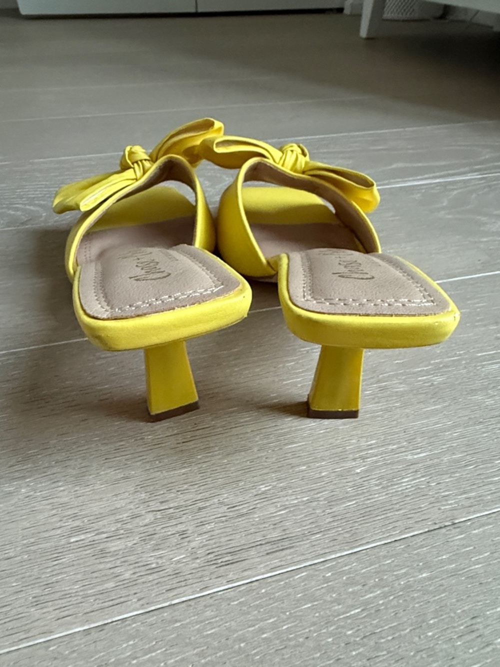 Chase + Chloe Yellow Bow Knot Mule Heels - Picture 2 of 5